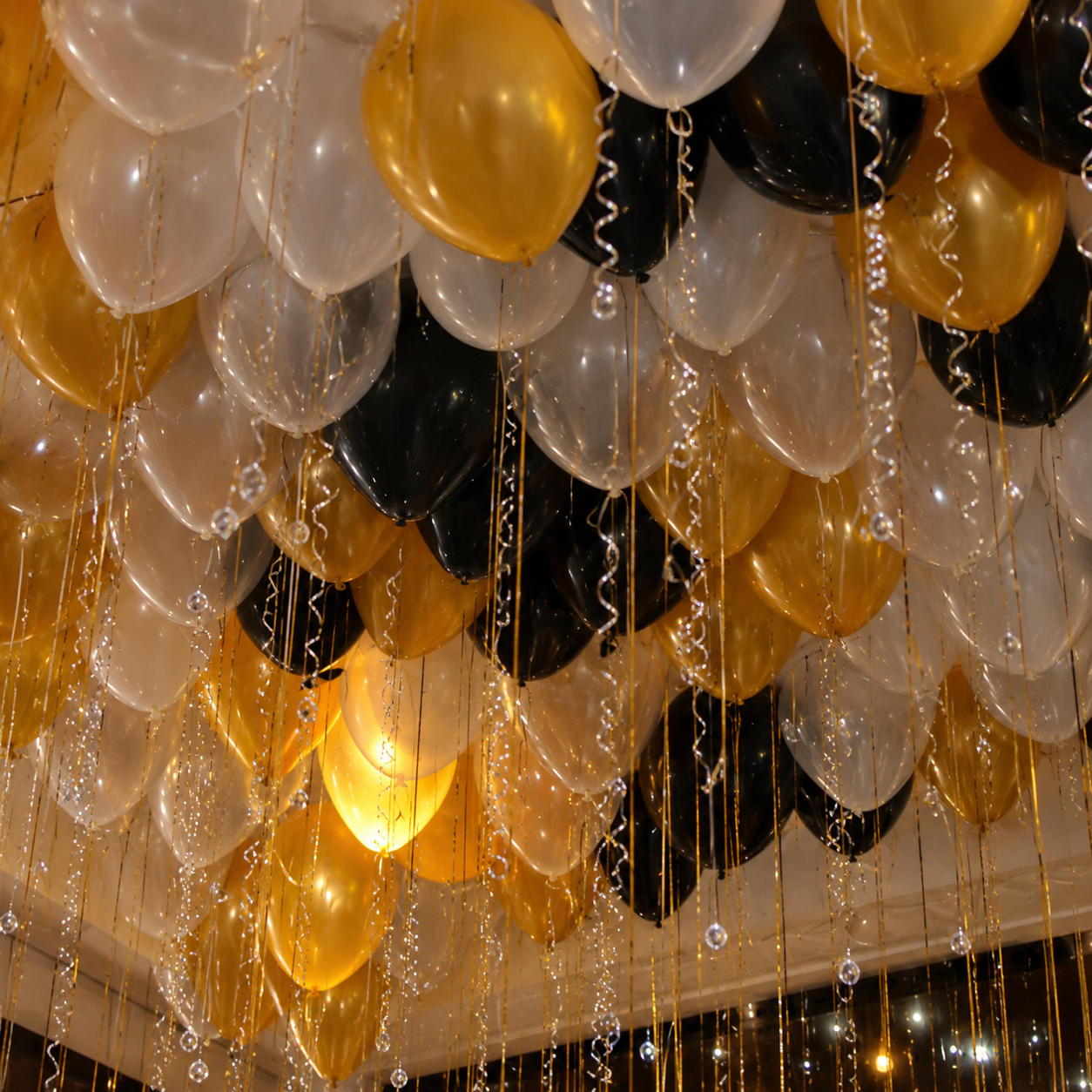 50 Black , Gold & Silver Helium Balloons FOR CEILING