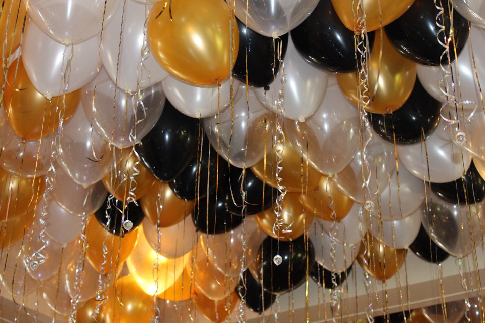 50 Black , Gold & Silver Helium Balloons FOR CEILING