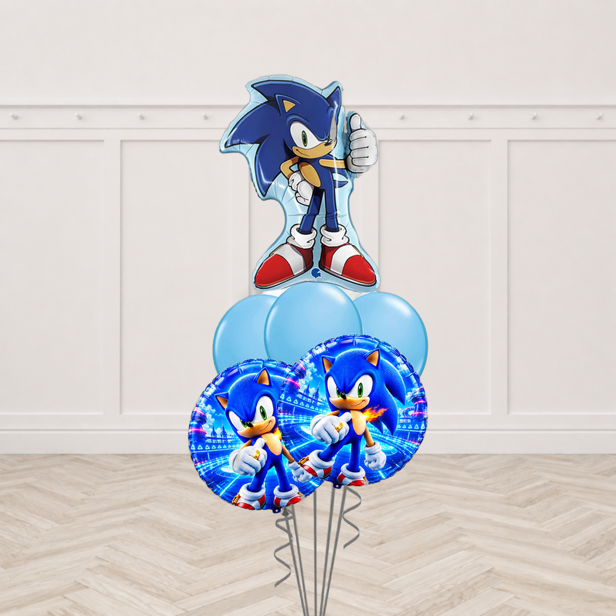 Sonic the Hedgehog shaped foil balloon with three light blue round balloons and two round Sonic print balloons